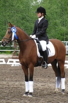 Luokan 6 voittaja Riikka Kuosmanen ja ori Pin Rock's Hannibal