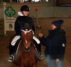 Inka Rautio ja Desiree MiniCupin palkintojenjaossa. Onnittelemassa Sari Lundén. Kuva: Outi Wallin